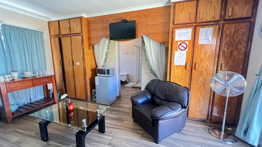 8 Bedroom Property for Sale in Pellissier Free State